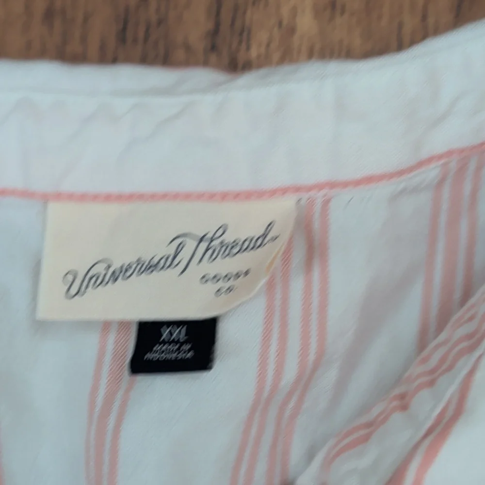 Universal Thread Top - Picture 2 of 2